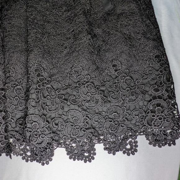 Heritage Collection lace skirt w/ pockets - Picture 4 of 8